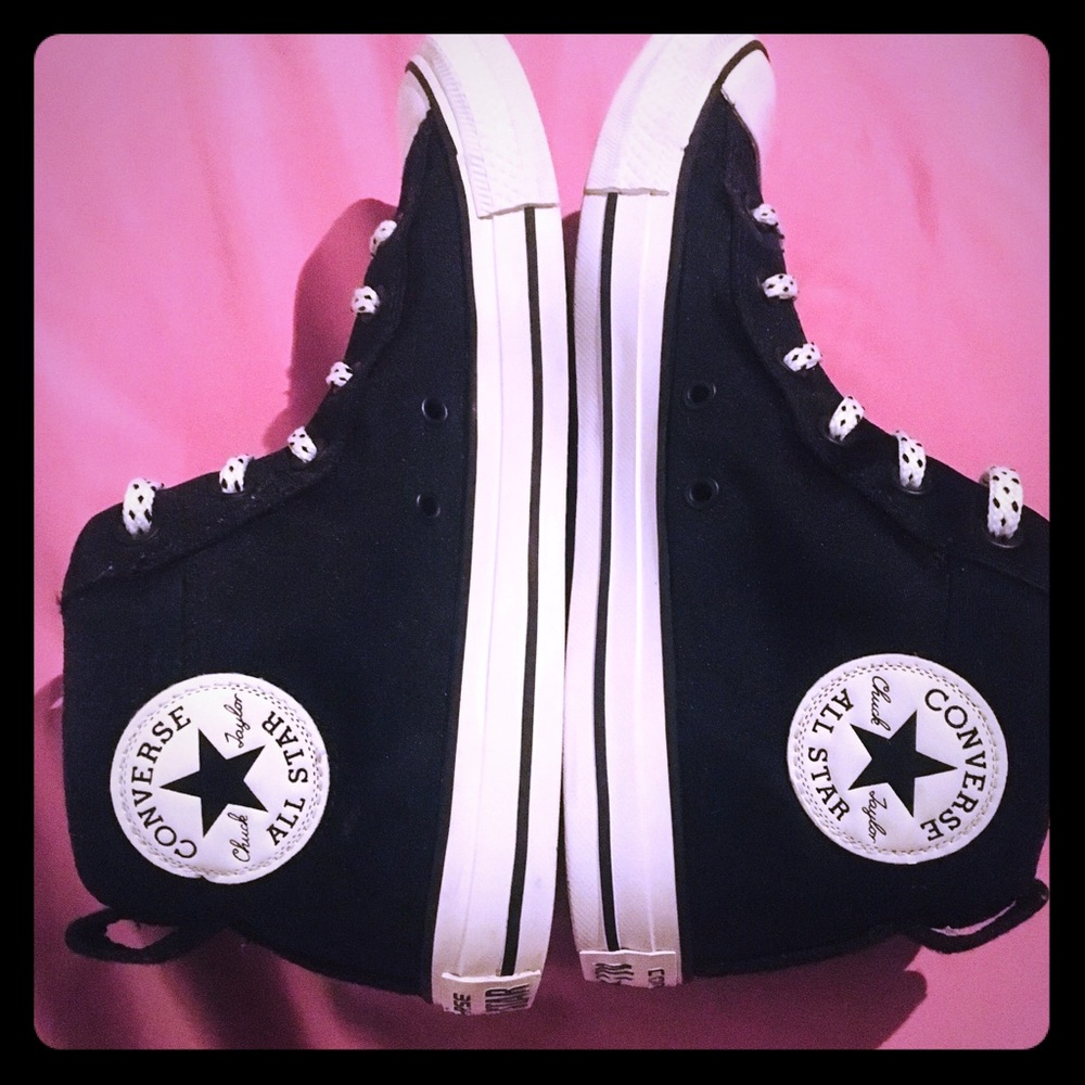 Men’s size 8 Converse Chuck Taylor midtops Black